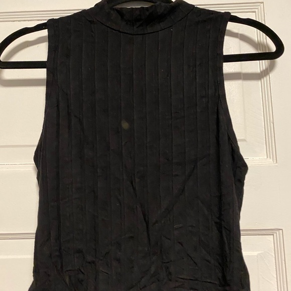 FASHION NOVA CROP TOP - Picture 3 of 3